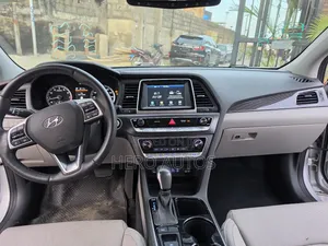 Hyundai Sonata Limited Sedan FWD (2.4L 4cyl 6A) 2017 Silver