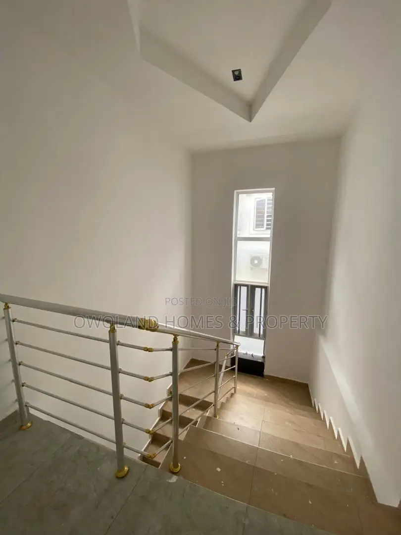 5bdrm Duplex in Mega Mound Estate, Ikota for rent