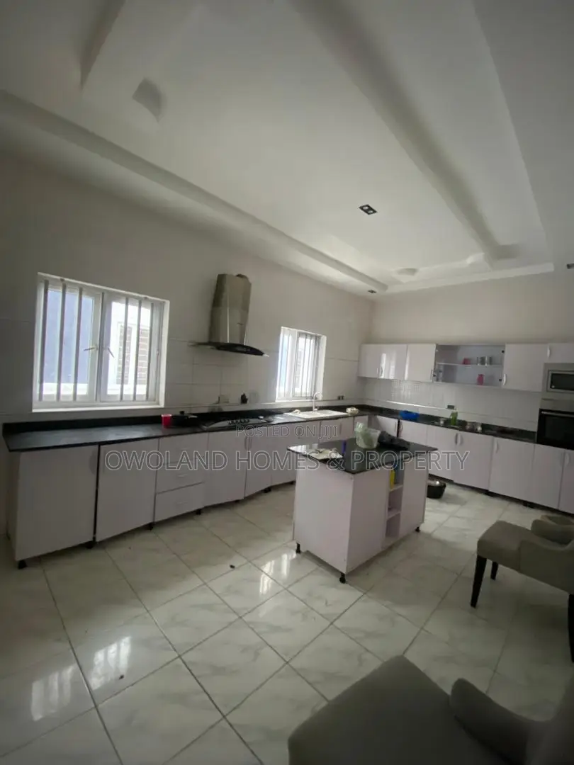 5bdrm Duplex in Mega Mound Estate, Ikota for rent