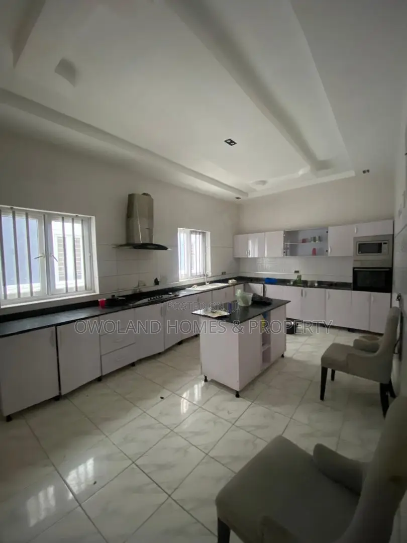 5bdrm Duplex in Mega Mound Estate, Ikota for rent
