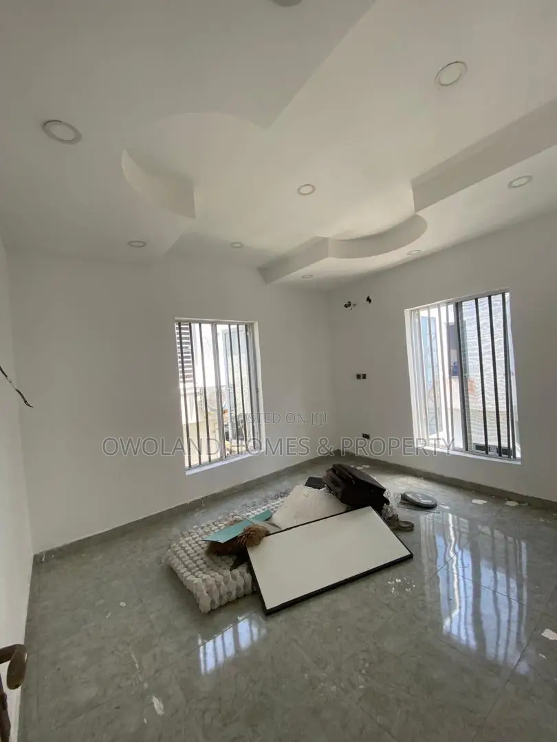 5bdrm Duplex in Mega Mound Estate, Ikota for rent