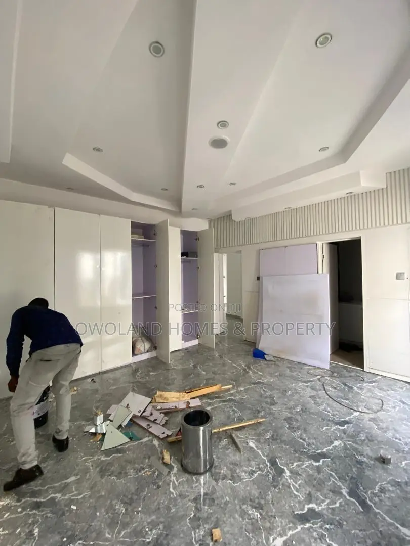 5bdrm Duplex in Mega Mound Estate, Ikota for rent