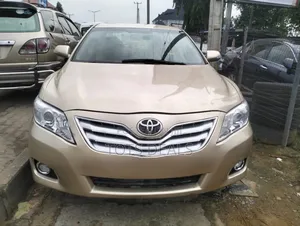 Toyota Camry XLE V6 4dr Sedan (3.5L 6cyl 6AM) 2009 Gold