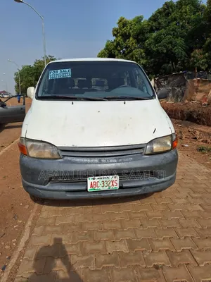 Toyota HiAce 2005 White