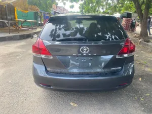 Toyota Venza XLE 4dr Wagon AWD (2.7L 4cyl 6A) 2015 Gray
