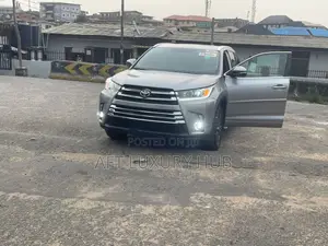 Toyota Highlander XLE 4x4 V6 (3.5L 6cyl 8A) 2017 Silver