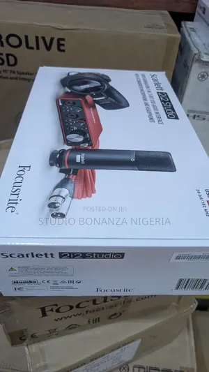 Focusrite Scarlett 2i2 Studio (3rd Gen) Bundle Soundcard Mic Headphone