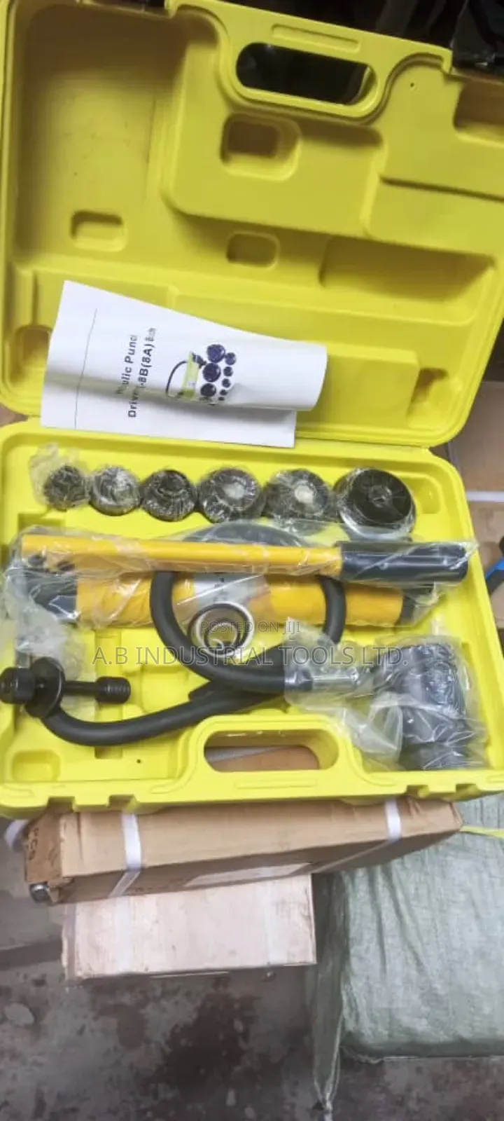Hydraulic Knockout Hole Punch