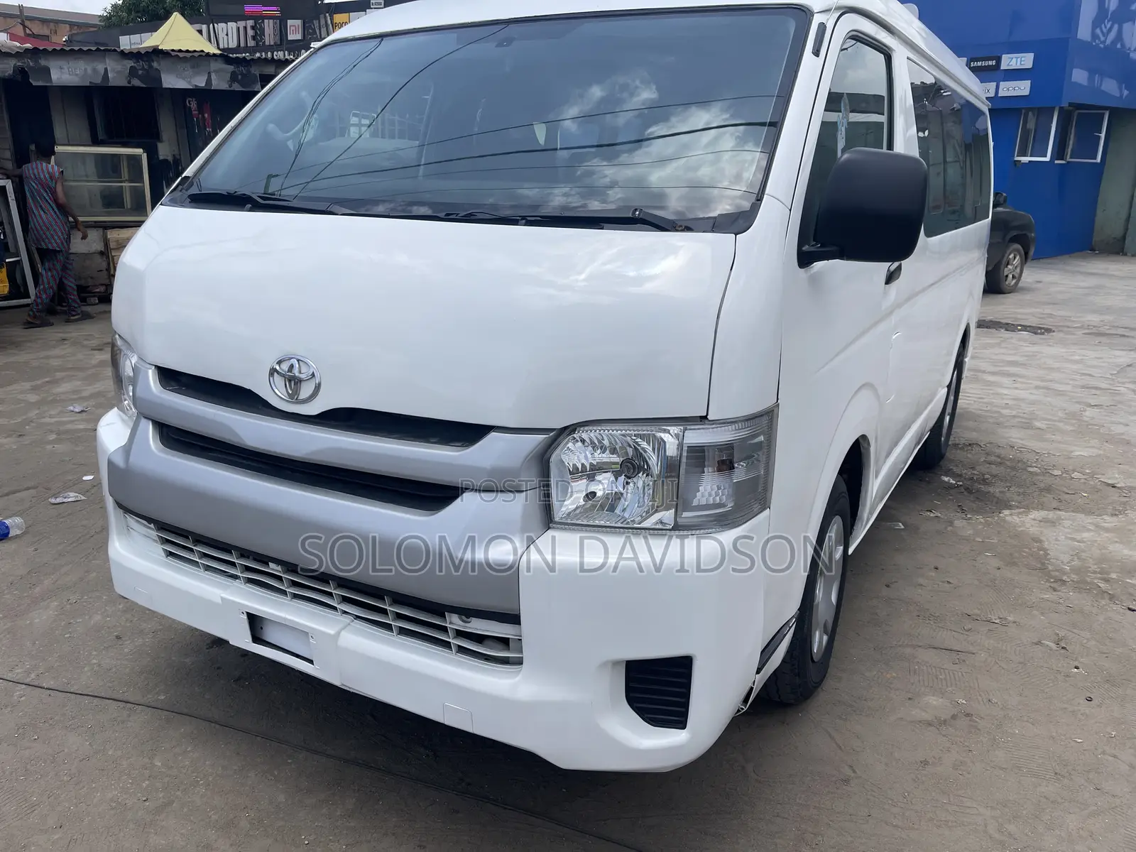 Toyota HiAce 2010 White