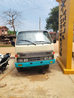 Toyota Dyna 150.