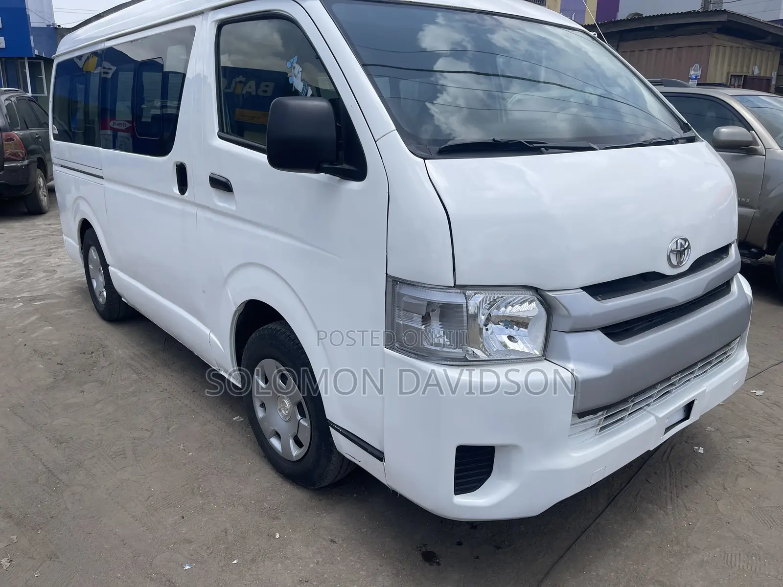 Toyota HiAce 2010 White