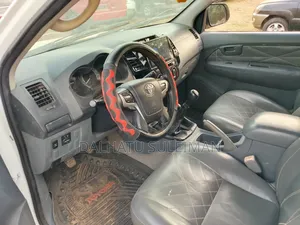 Toyota Hilux 2018 White