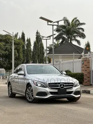 Mercedes-Benz C300 Luxury 4dr AWD 4Matic Sedan (2.0L 4cyl 7A) 2015