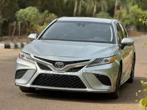 Toyota Camry XSE FWD (2.5L 4cyl 8AM) 2018 Silver