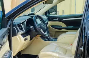 Toyota Highlander SE 4x4 V6 (3.5L 6cyl 8A) 2018 Black