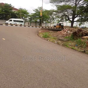 Hotel Stands on 2500 SQM at 18 Selfcon. 3 Bungalow at Gra 4 800m 4 Sale