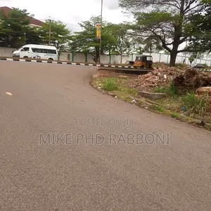 Hotel Stands on 2500 SQM at 18 Selfcon. 3 Bungalow at Gra 4 800m 4 Sale