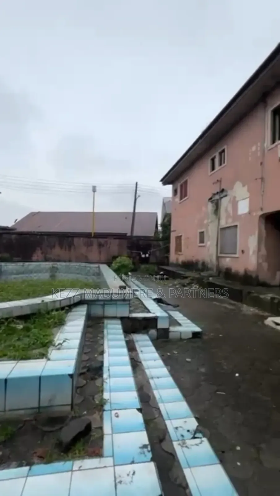 For Sale : Non Functional Apartment Hotel Near New Gra , Ph