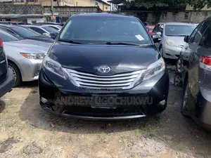 Toyota Sienna 2015 Black