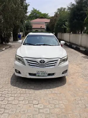 Toyota Camry XLE V6 4dr Sedan (3.5L 6cyl 6AM) 2009 White