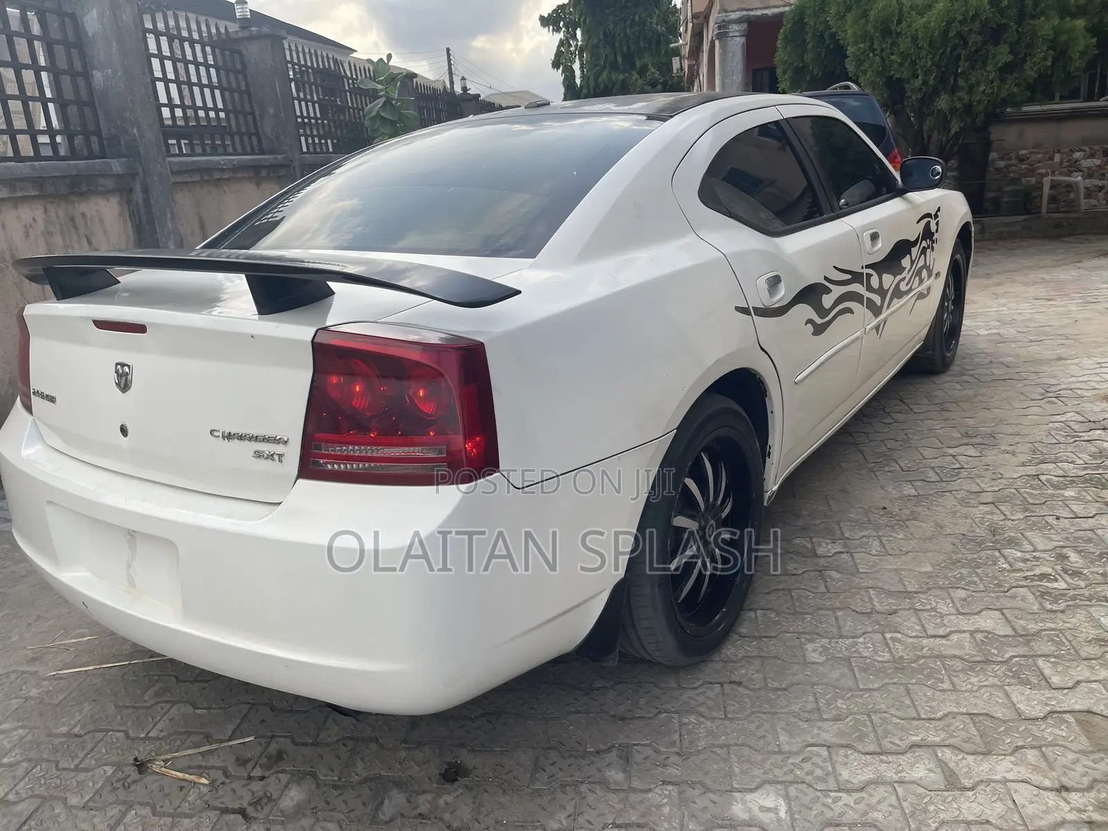 Dodge Charger 2010 White