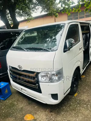 Toyota HiAce 2014 White