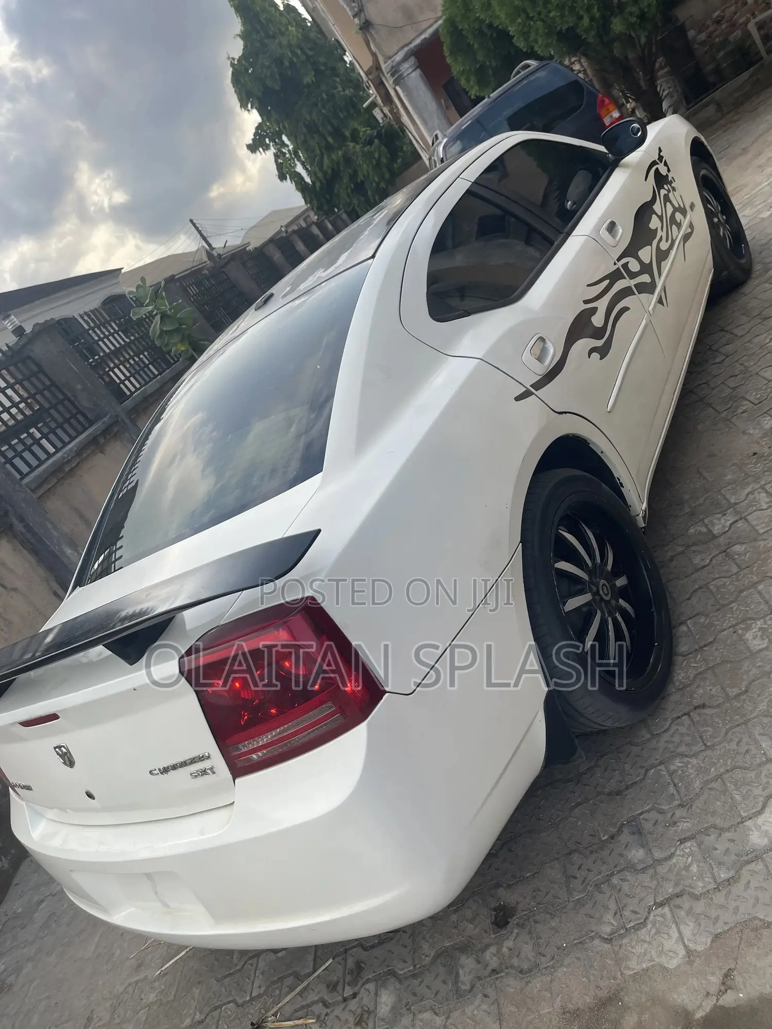 Dodge Charger 2010 White