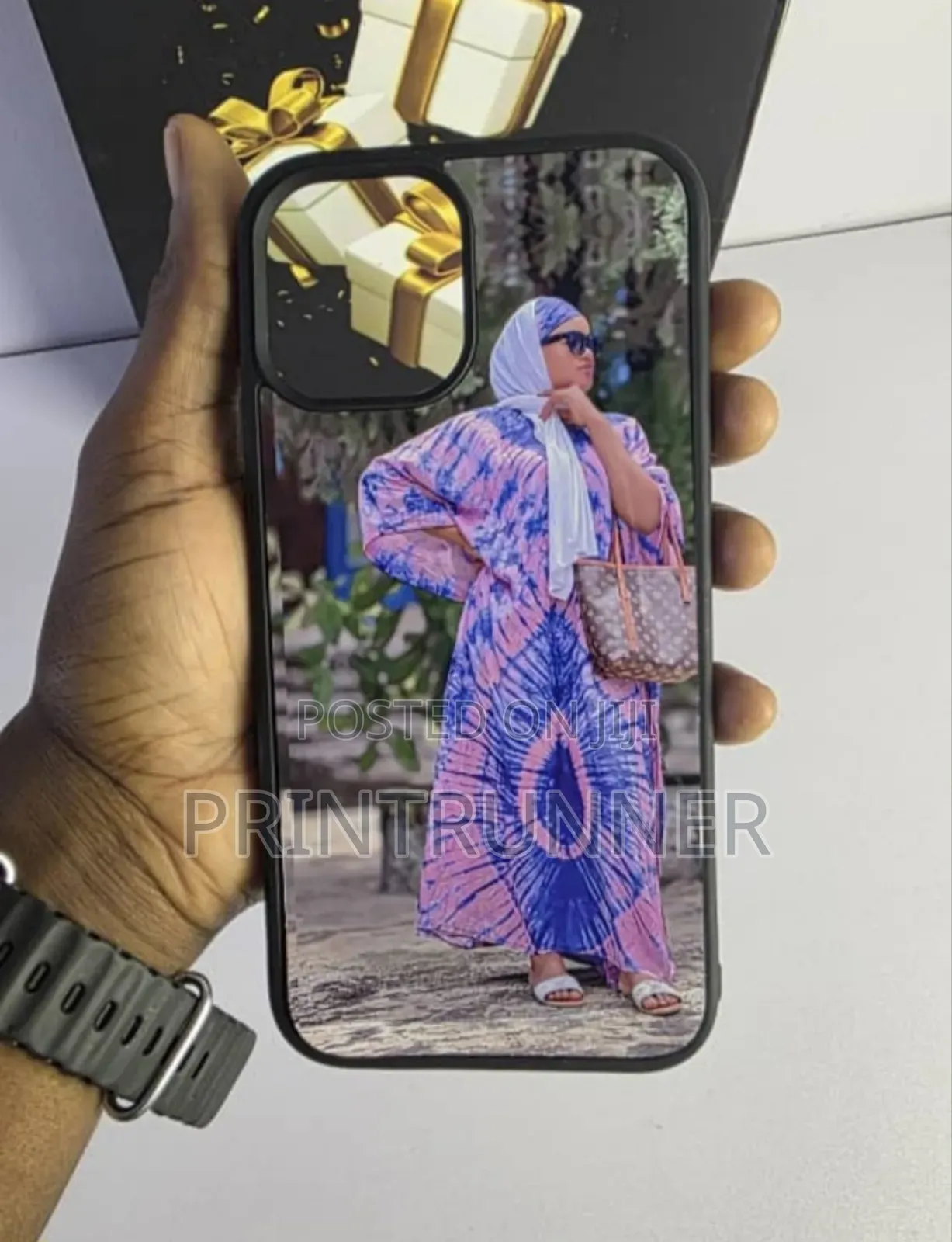 Customize Picture Pouch for iPhone Users
