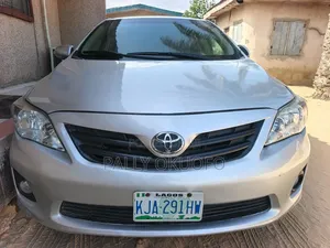 Toyota Corolla LE 4dr Sedan (1.8L 4cyl 4A) 2011 Silver