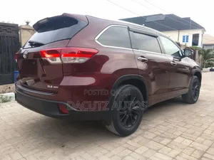 Toyota Highlander XLE 4x2 V6 (3.5L 6cyl 8A) 2017 Burgundy