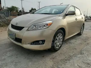 Toyota Matrix 2010 Gold