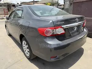Toyota Corolla LE 4dr Sedan (1.8L 4cyl 4A) 2013 Gray