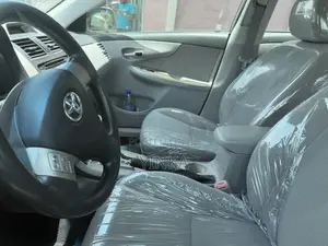 Toyota Corolla LE 4dr Sedan (1.8L 4cyl 4A) 2013 Gray