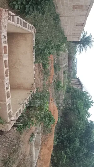 Land Ad House