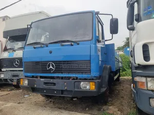 Mmercedes Benz 814 Pickup Truck 2001 Blue