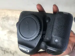 Neatly Used 5d Mark Iv With a 35mm Lens.