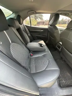 Toyota Camry SE FWD (2.5L 4cyl 8AM) 2018 Gray