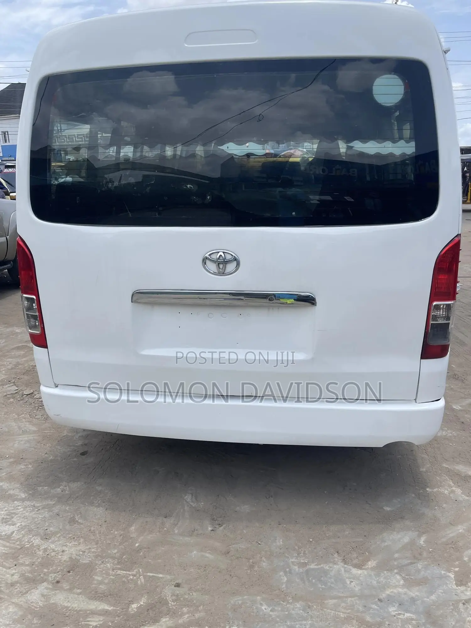 Toyota HiAce 2010 White