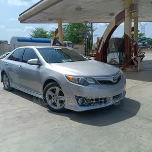 Toyota Camry SE Sport 4dr Sedan (2.5L 4cyl 6A) 2014 Silver