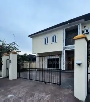 4bdrm Duplex in Golf Estate, Dr, New Layout for rent