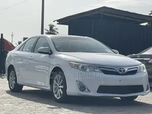 Toyota Camry XLE 4dr Sedan (2.5L 4cyl 6A) 2014 White