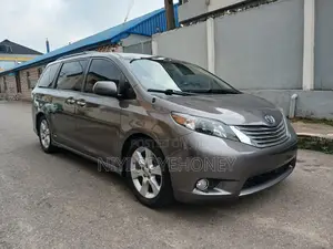 Toyota Sienna SE FWD 8-Passenger 2013 Gray