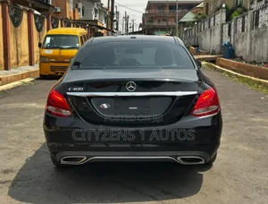 Mercedes-Benz C300 Luxury Sedan RWD (2.0L 4cyl 7A) 2016 Black