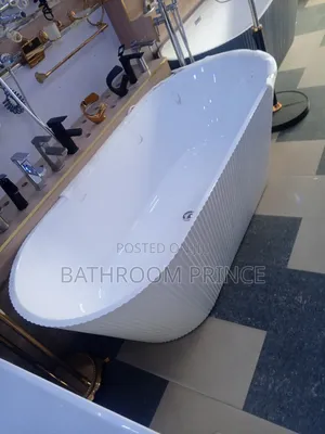 White Oval Shape Acrylic Bathtub