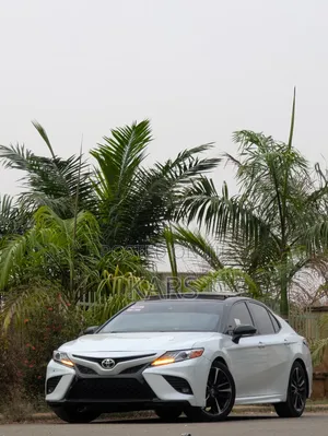 Toyota Camry XSE FWD (2.5L 4cyl 8AM) 2018 White