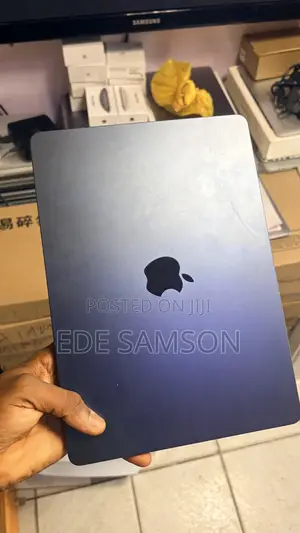 Laptop Apple MacBook Air 2022 M2 8GB Apple M2 SSD 256GB