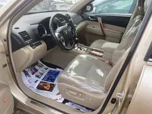 Toyota Highlander Limited 2012 Gold