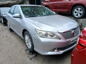 Toyota Camry XLE 4dr Sedan (2.5L 4cyl 6A) 2012 Silver