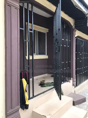 1bdrm Room & Parlour in Moniya for rent