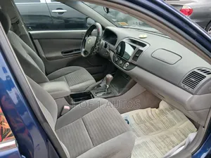 Toyota Camry LE 4dr Sedan (2.4L 4cyl 5A) 2005 Blue